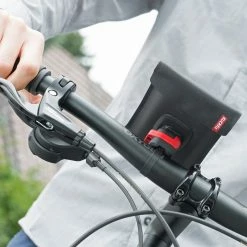 Etui étanche Pour Smartphone Sur Guidon Vélo PhoneBag Light Klickfix -Remorques vélo Soldes Boutique phonebag light m klickfix smartphone de velo